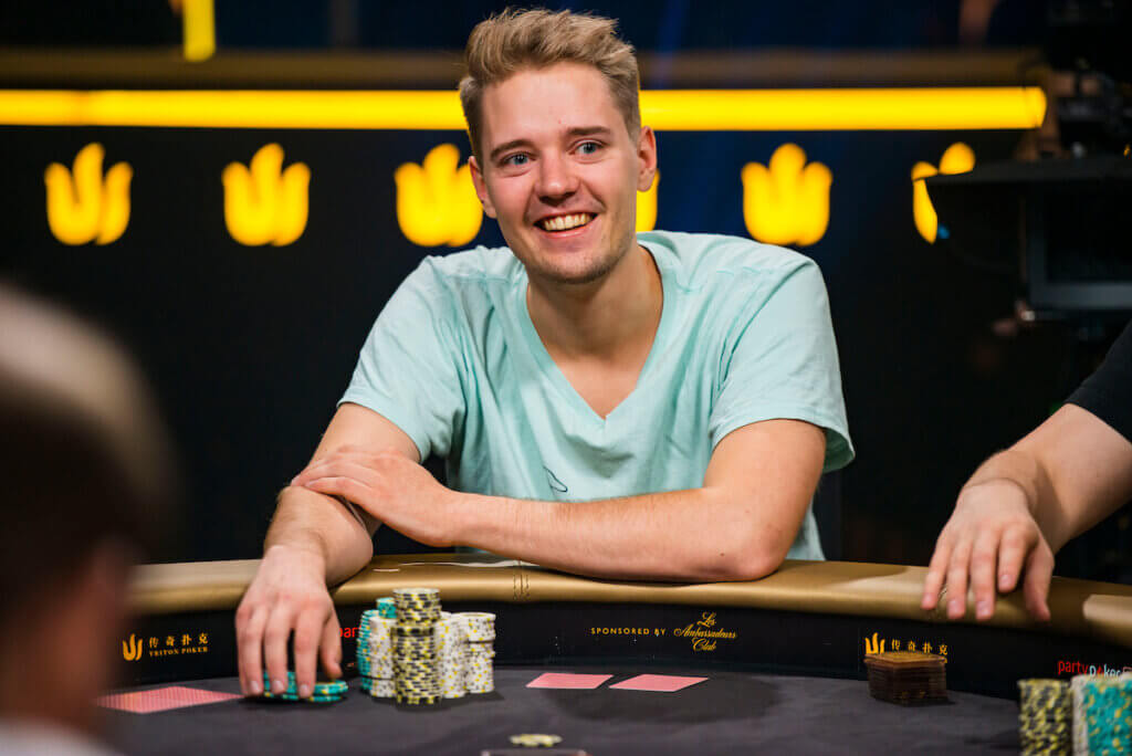 Linus-Loeliger_2019-Triton-London_EV01-NLH-6-Handed-Turbo_Final-Table_Giron_8JG8415