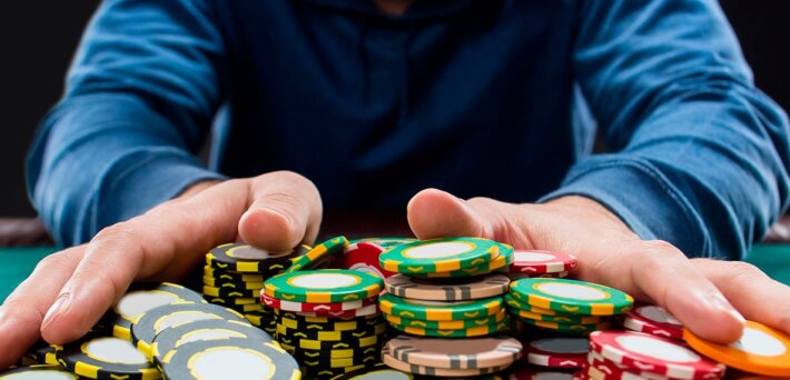 What is Overbetting & When to Overbet in Poker