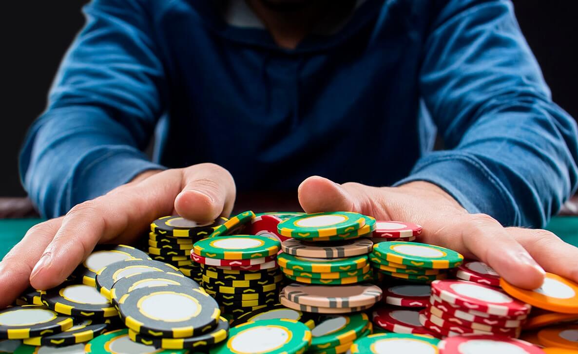 What is Overbetting & When to Overbet in Poker?